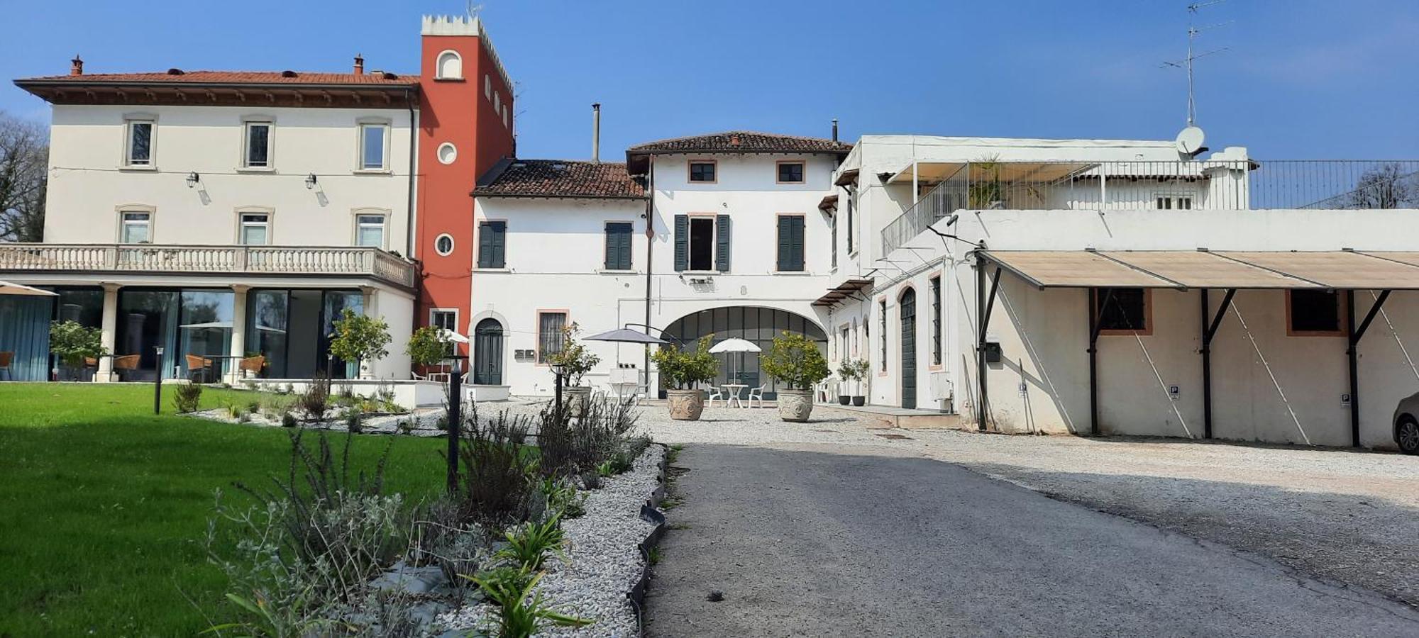Country Esmera Desenzano del Garda Buitenkant foto